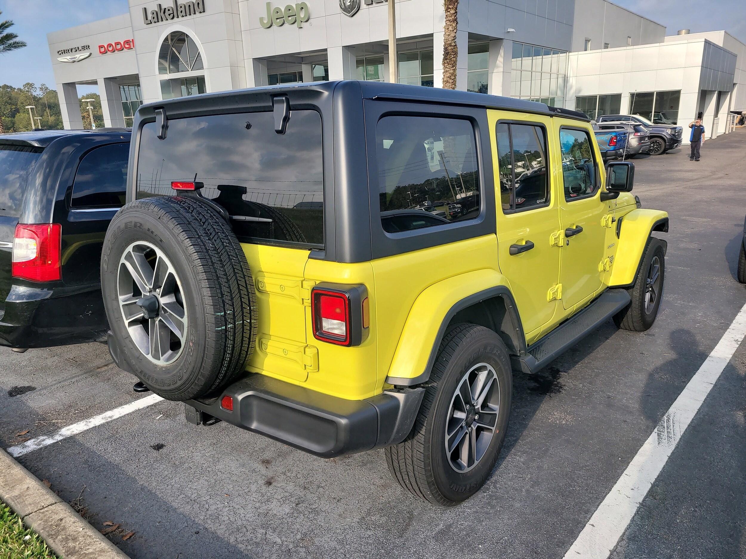 2023 Jeep Wrangler Sahara photo 3