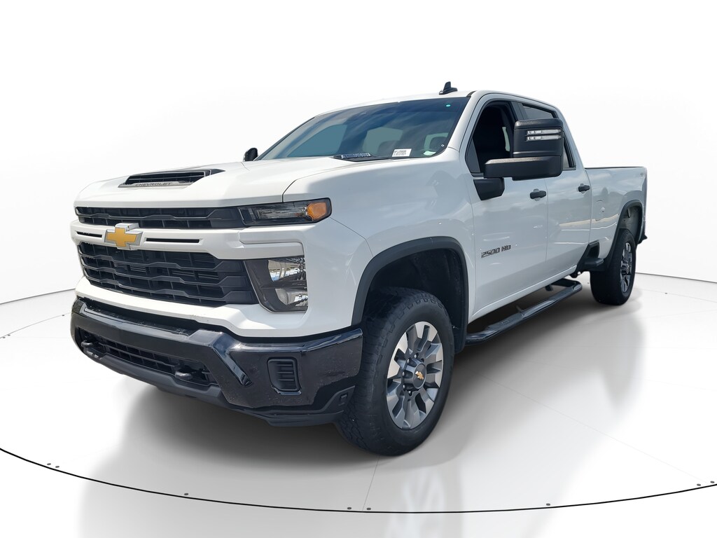 2024 Chevrolet Silverado 2500HD Custom photo 3
