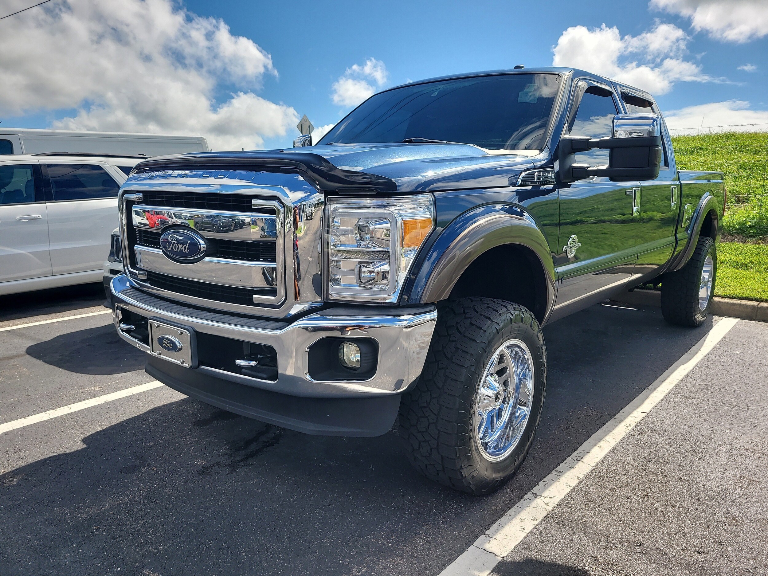 2015 Ford F-250 XLT photo 2