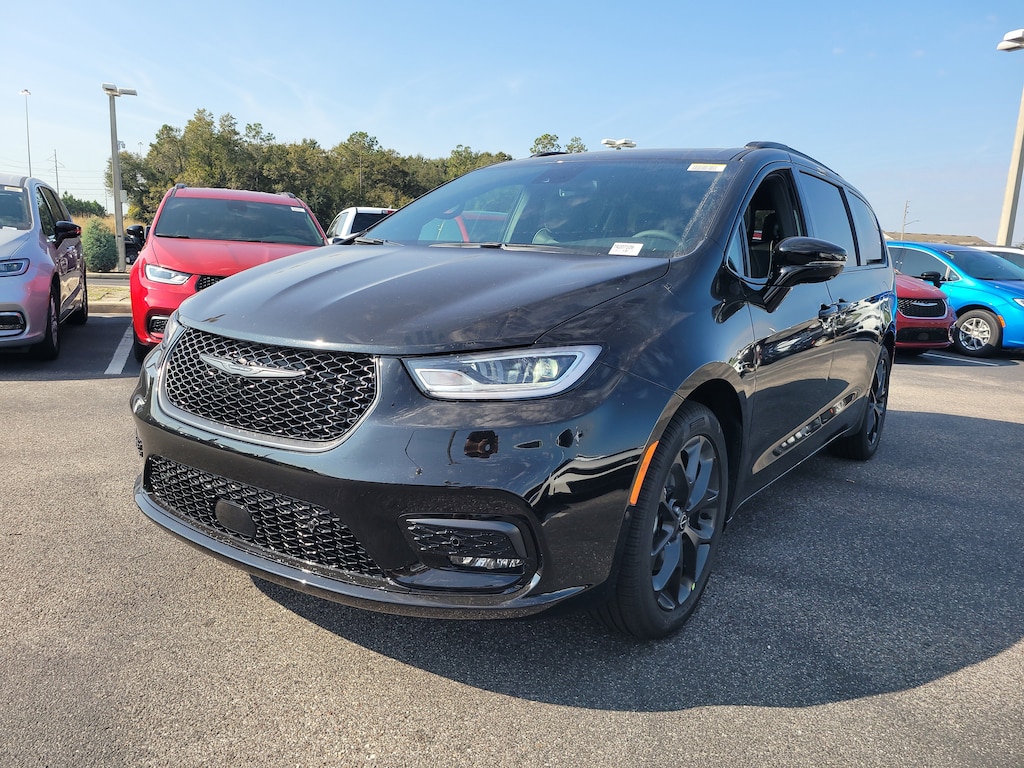 New 2026 Chrysler Pacifica LIMITED Passenger Van