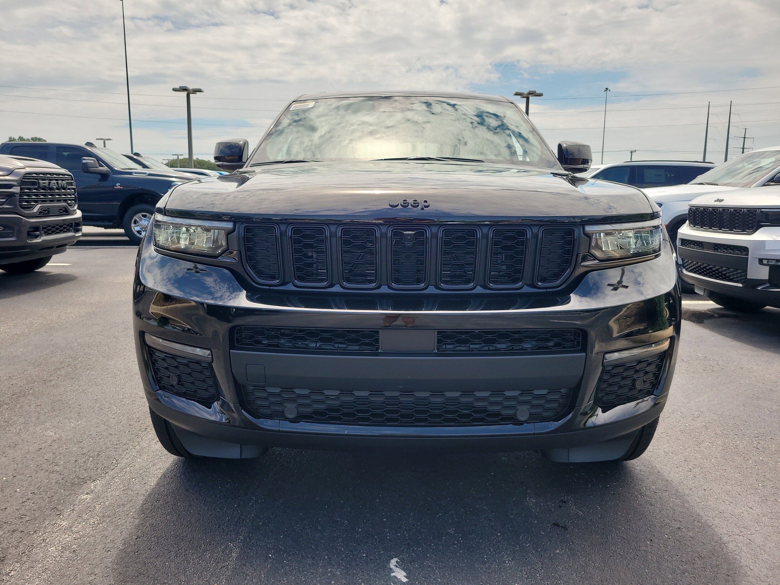 2025 Jeep Grand Cherokee Limited photo 2