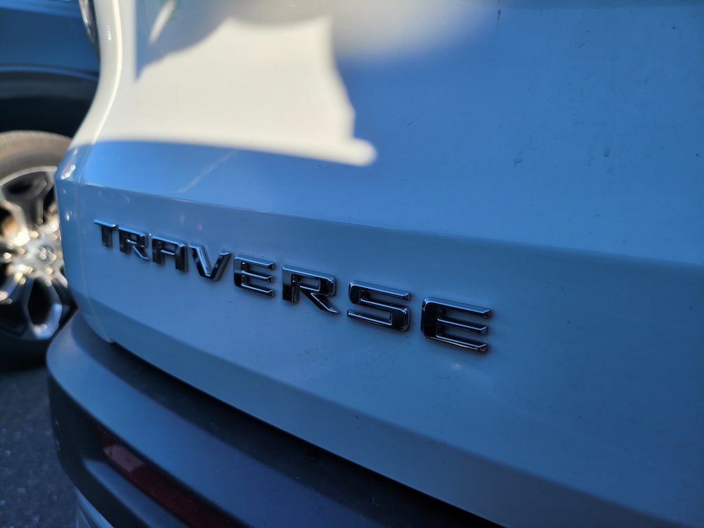 Used 2025 Chevrolet Traverse LT SUV