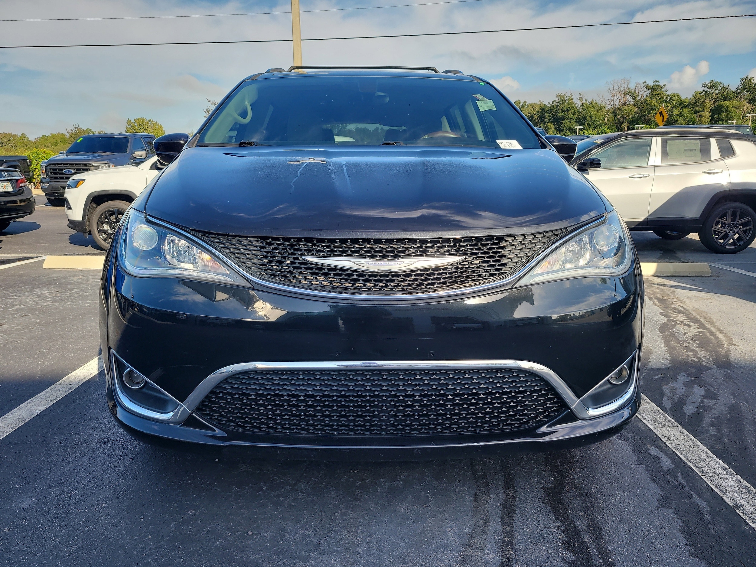 2017 Chrysler Pacifica Touring Plus photo 2