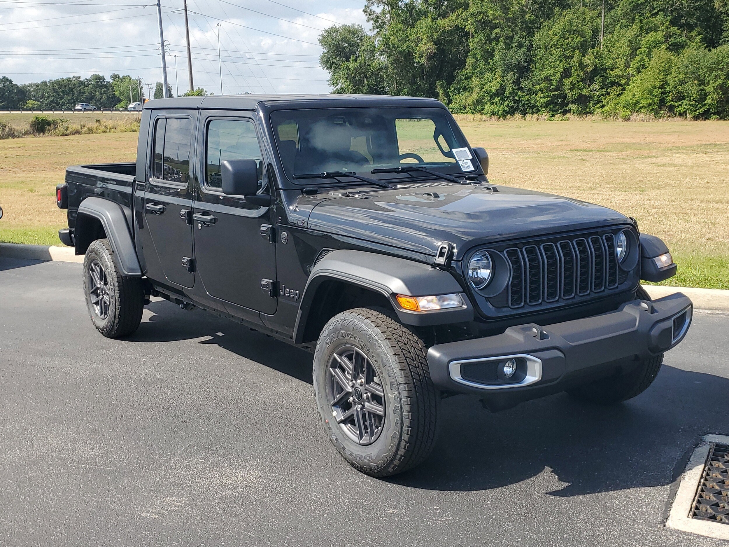 2025 Jeep Gladiator Sport S photo 2