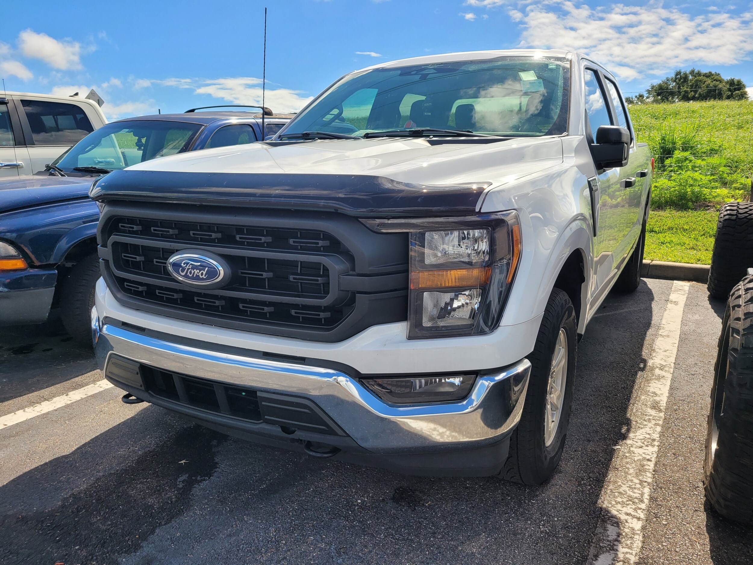 2023 Ford F-150 XL photo 2