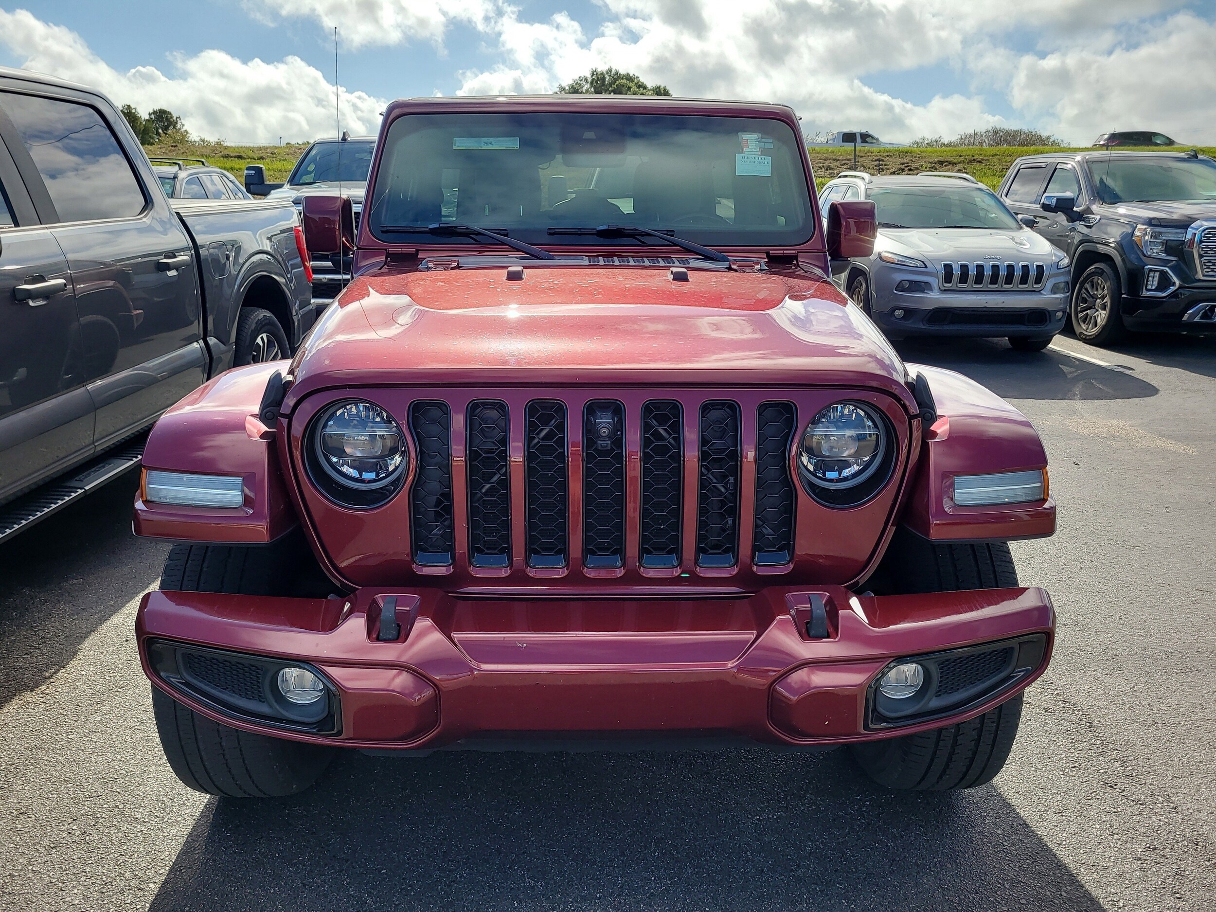 2021 Jeep Wrangler Unlimited Sahara High Altitude photo 2