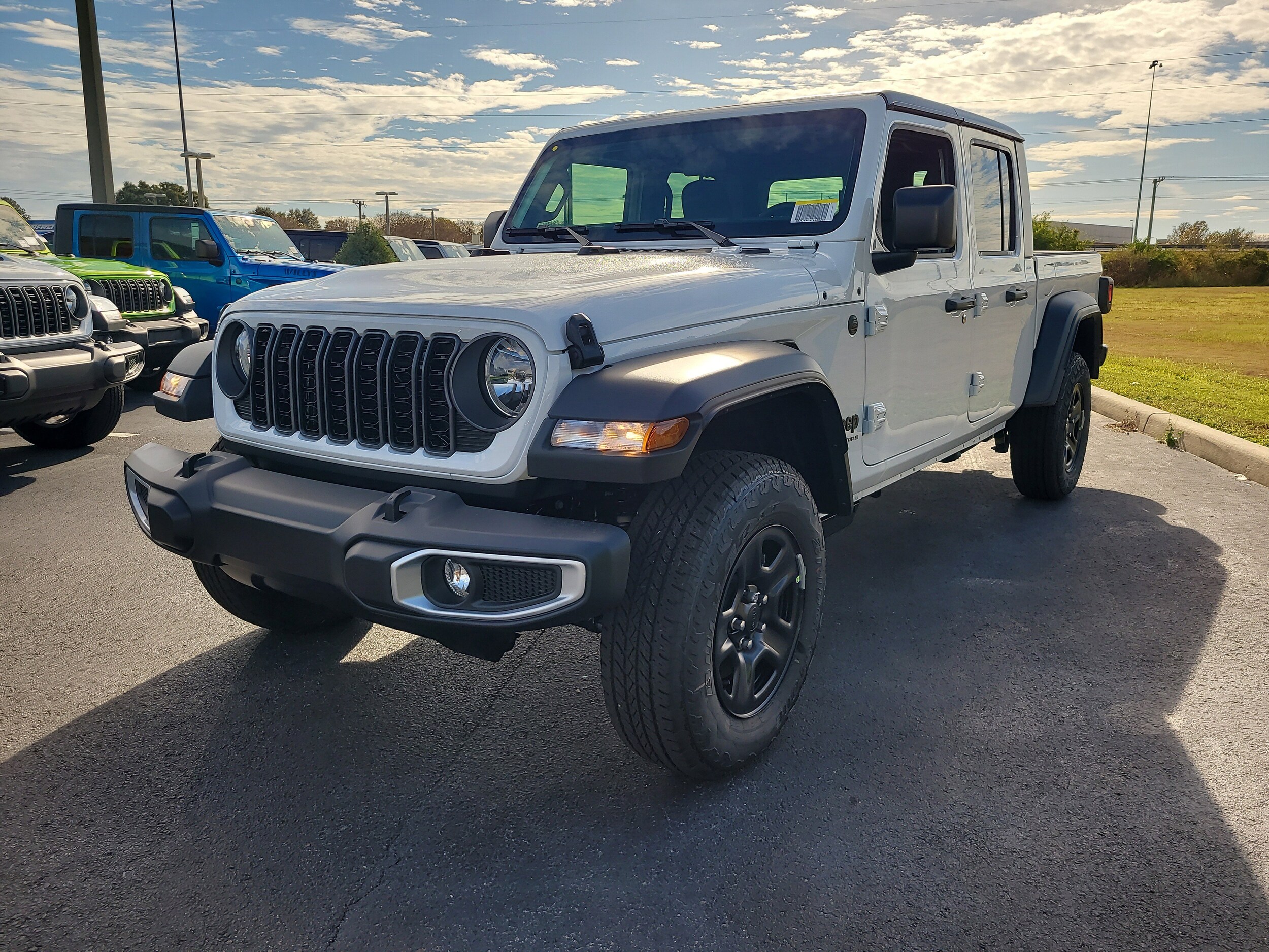 2026 Jeep Gladiator Sport photo 4