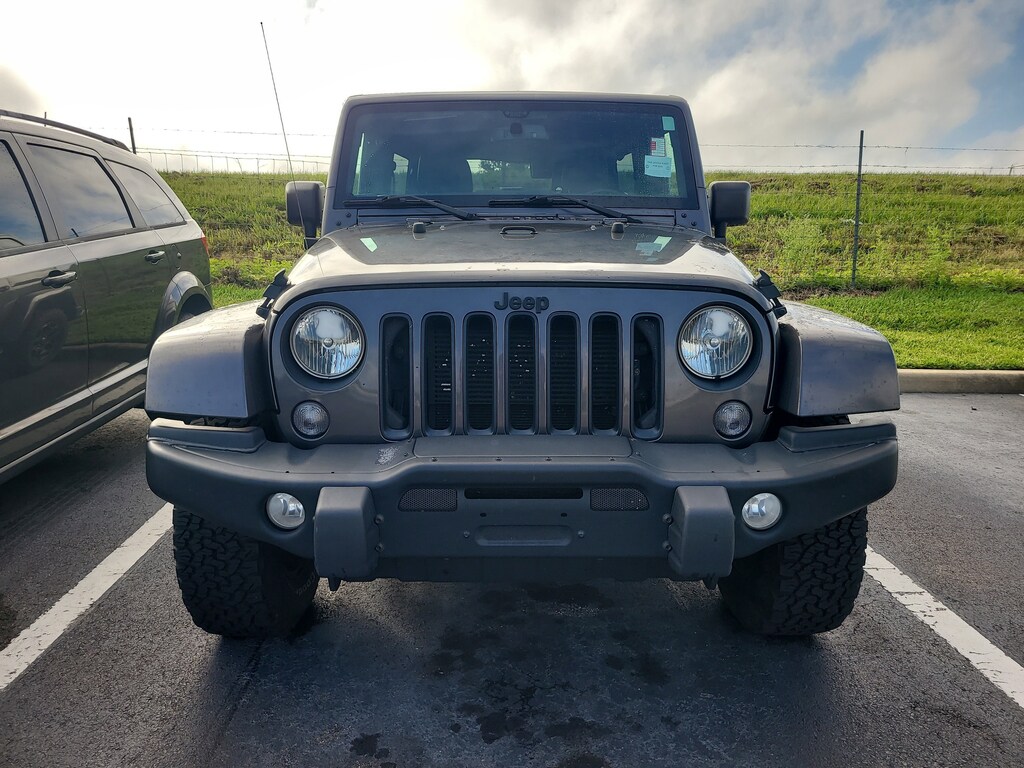 2016 Jeep Wrangler Unlimited Backcountry photo 2