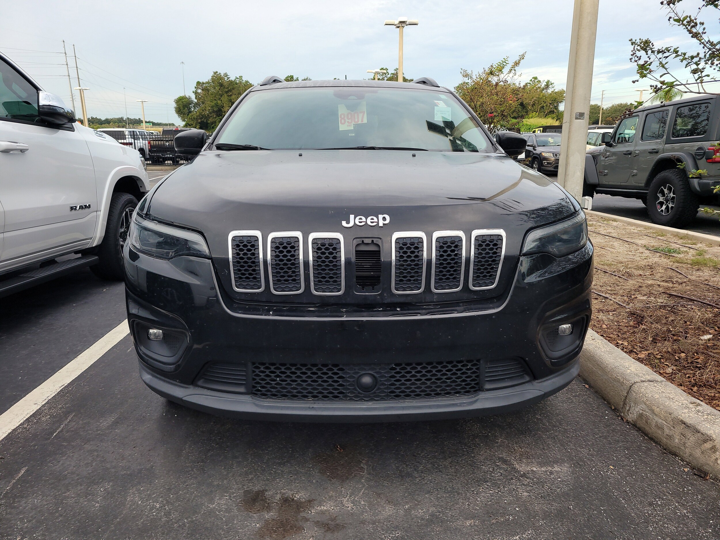 2022 Jeep Cherokee Latitude Lux photo 2