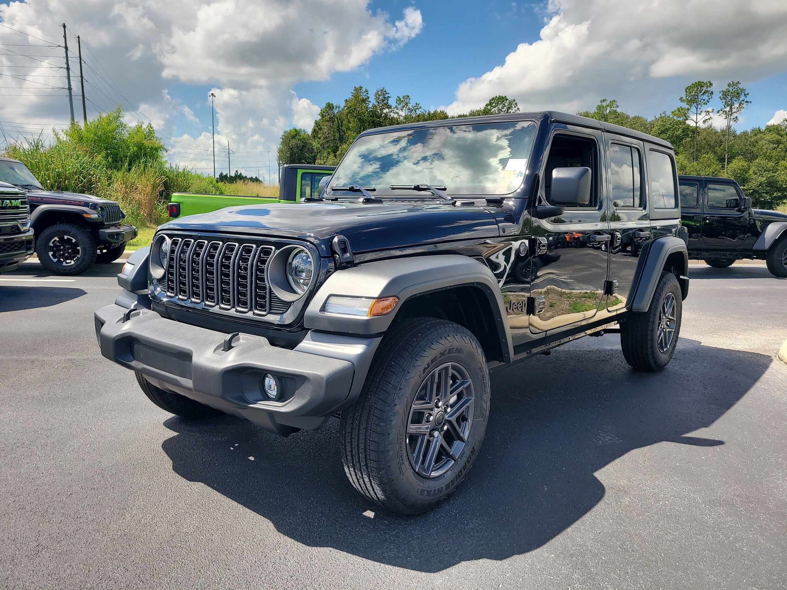 2025 Jeep Wrangler Sport S photo 4