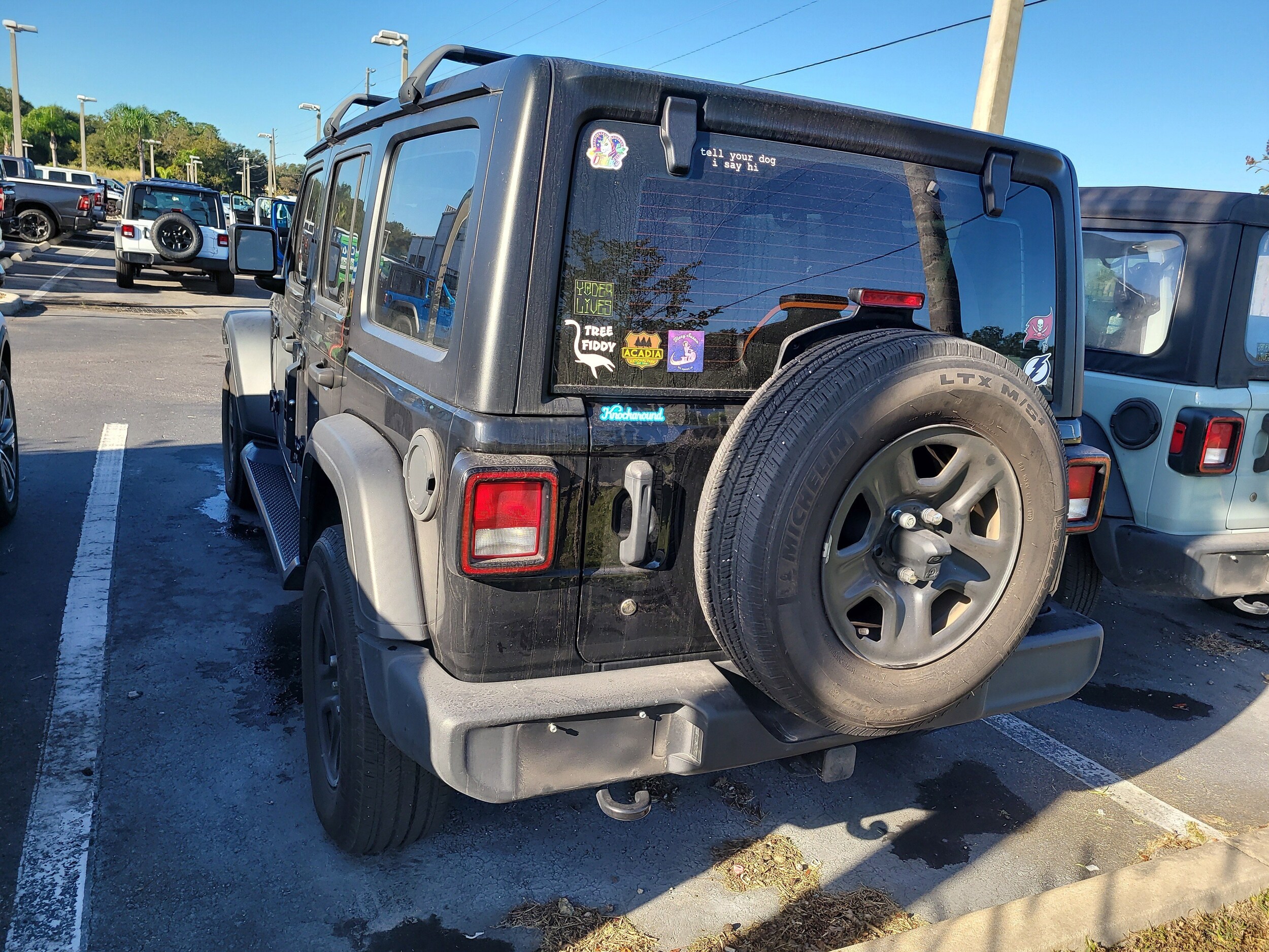 2023 Jeep Wrangler Sport photo 3