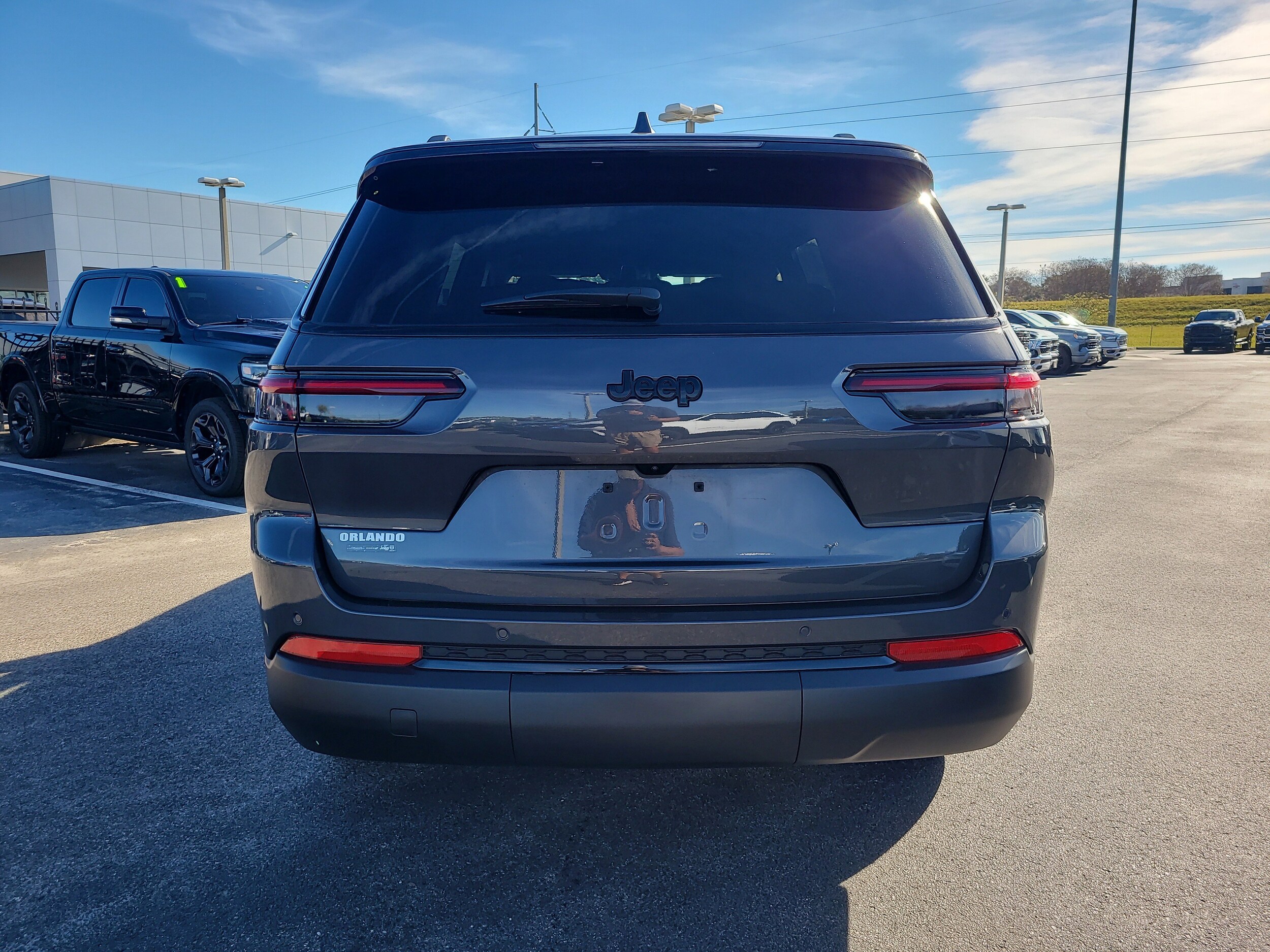 2025 Jeep Grand Cherokee Laredo Altitude photo 2