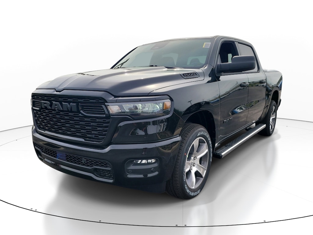 New 2026 Ram 1500 EXPRESS CREW CAB 4X2 5'7 BOX Pickup