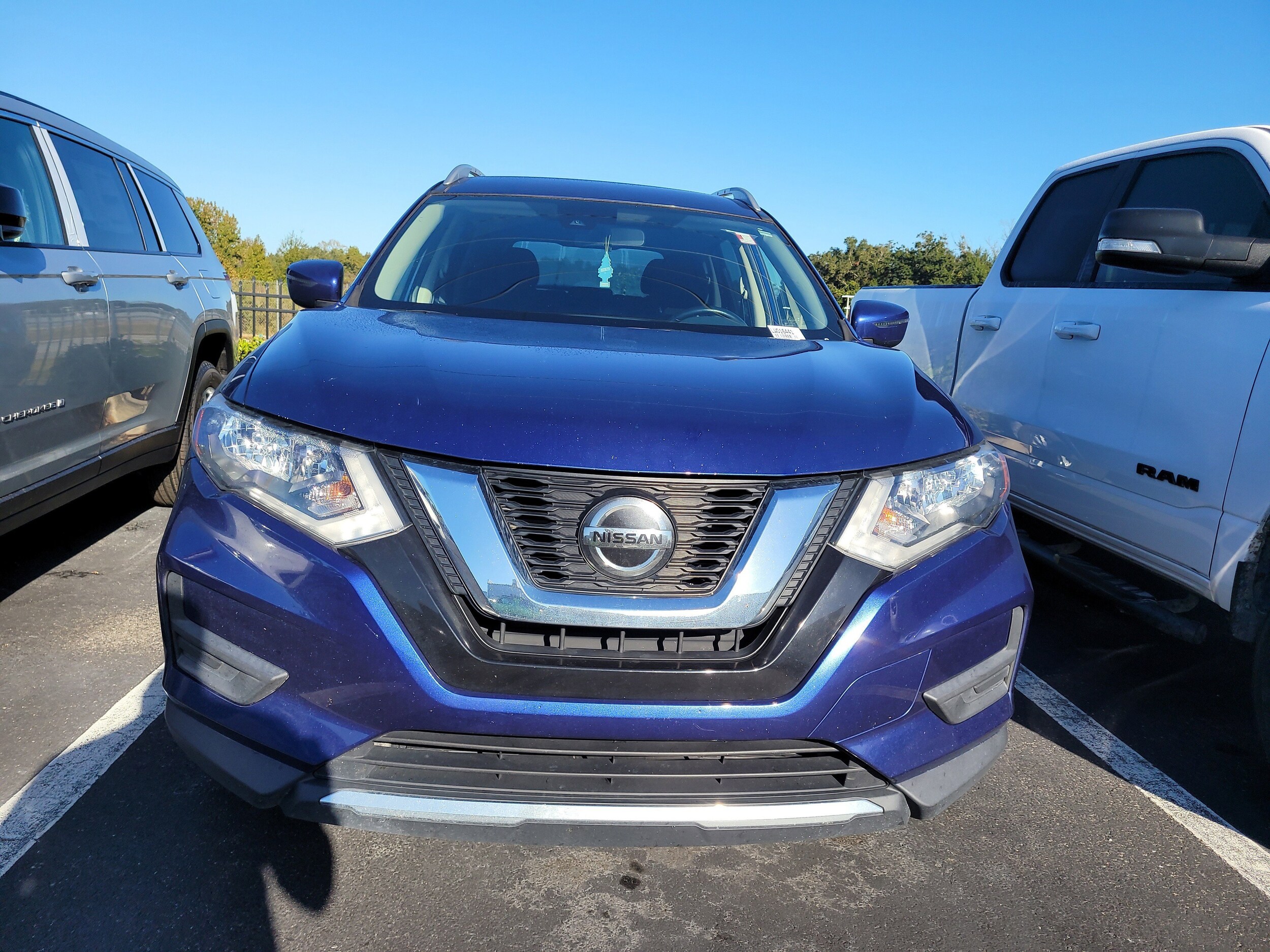 2020 Nissan Rogue SV photo 2