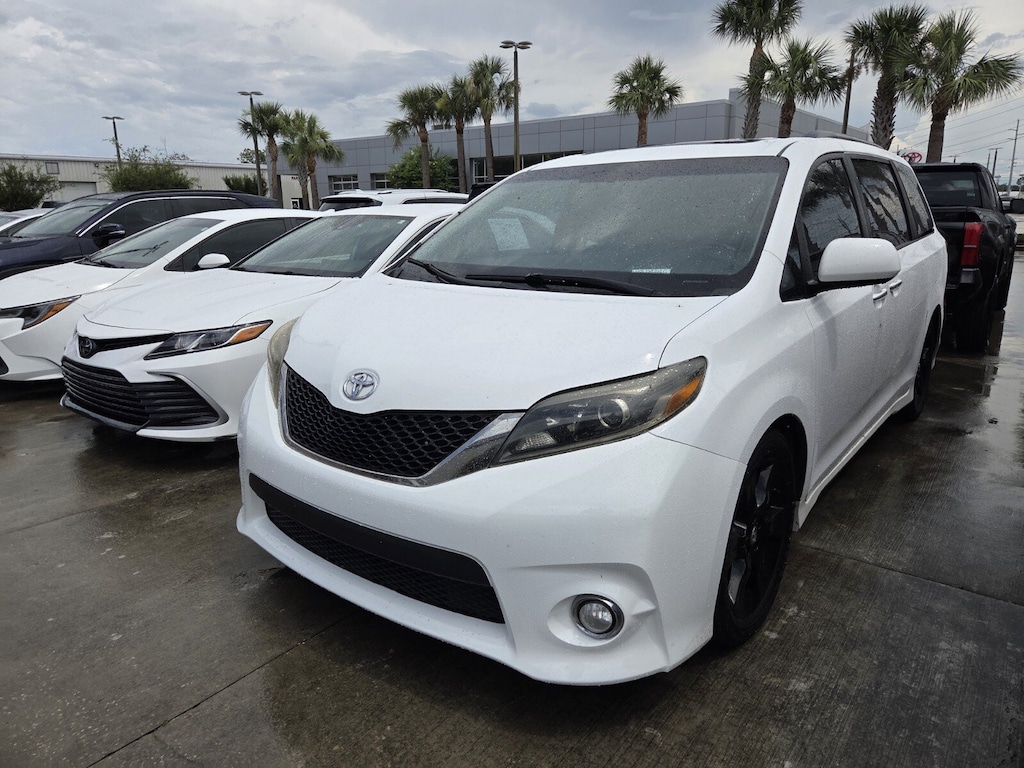 Used 2016 Toyota Sienna SE Premium 8 Passenger Van