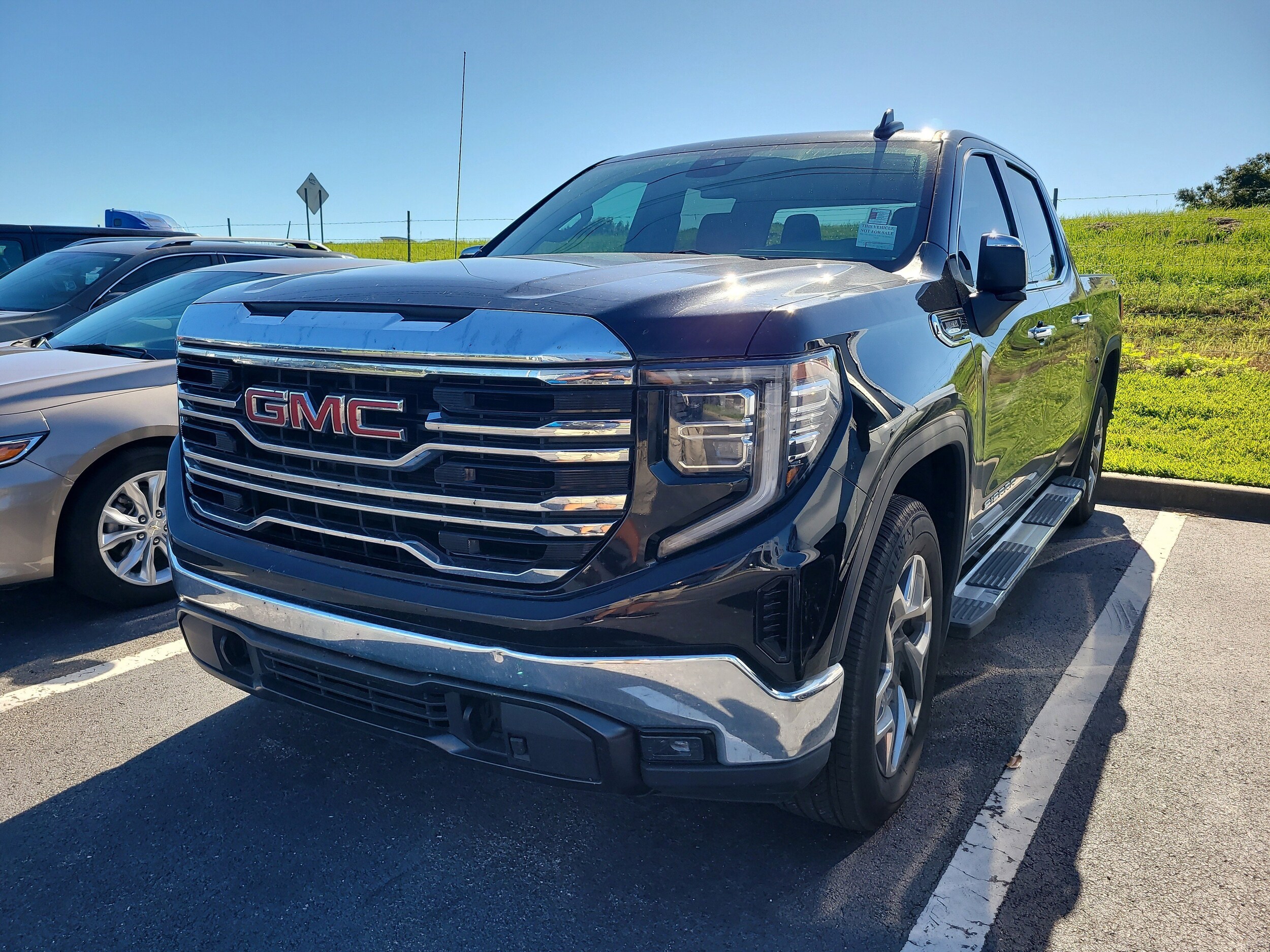2023 Gmc Sierra 1500 SLT photo 3