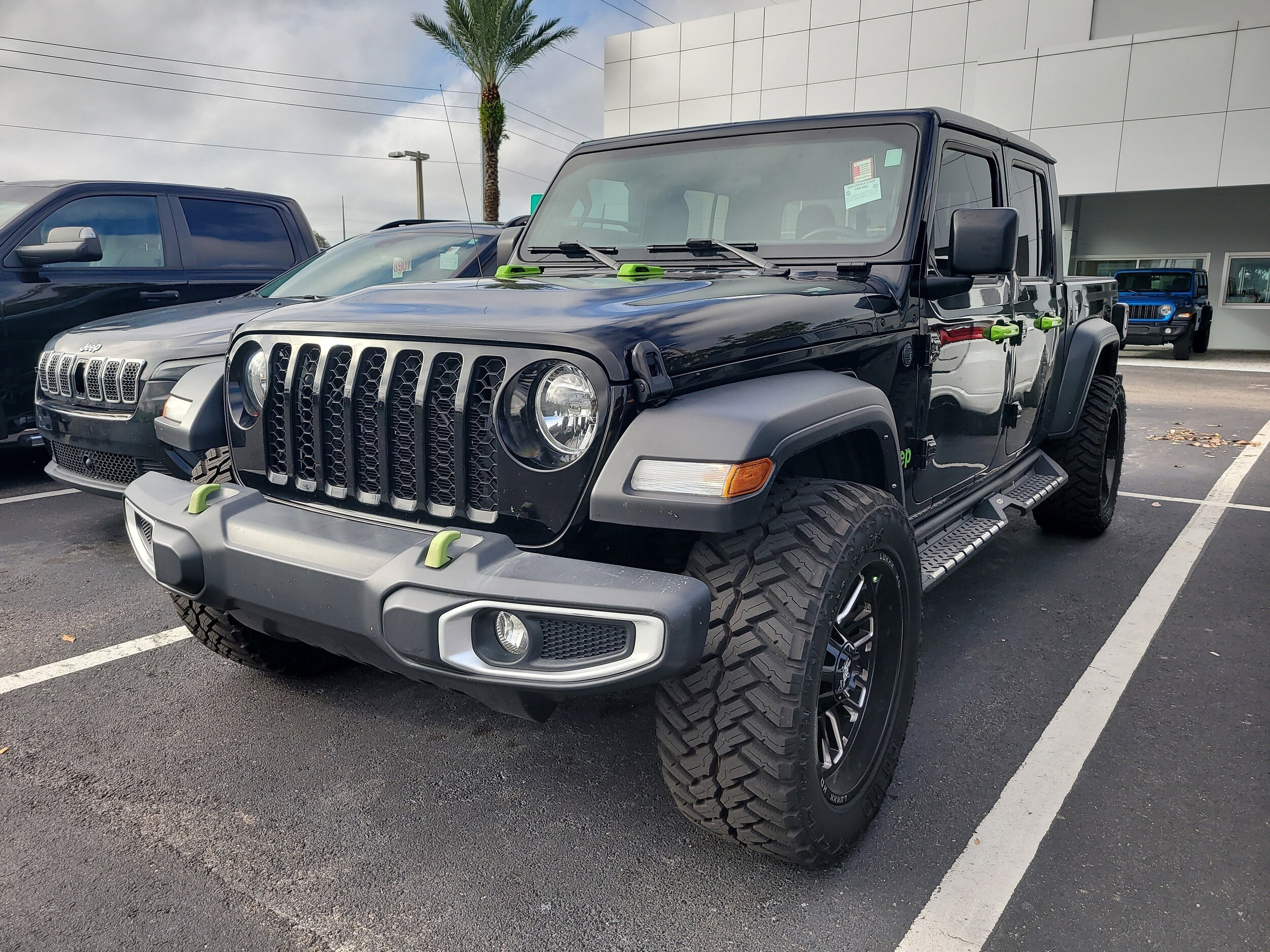 2023 Jeep Gladiator Sport S photo 3