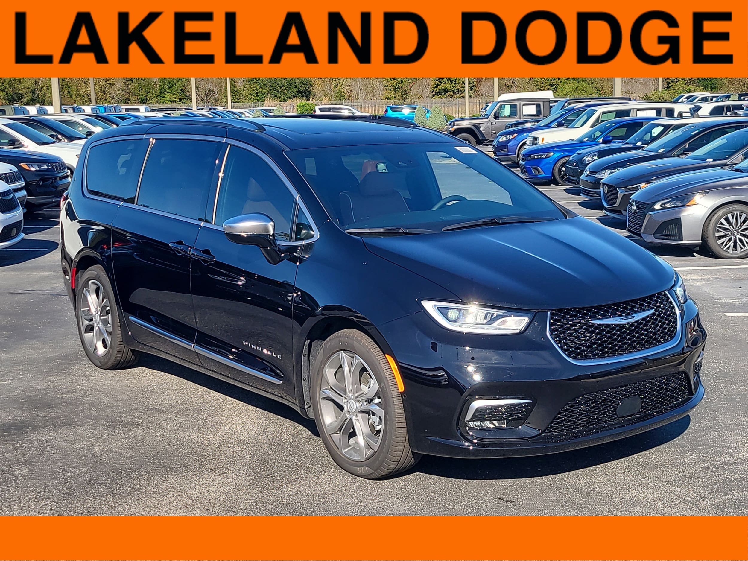 2026 Chrysler Pacifica Pinnacle's photo