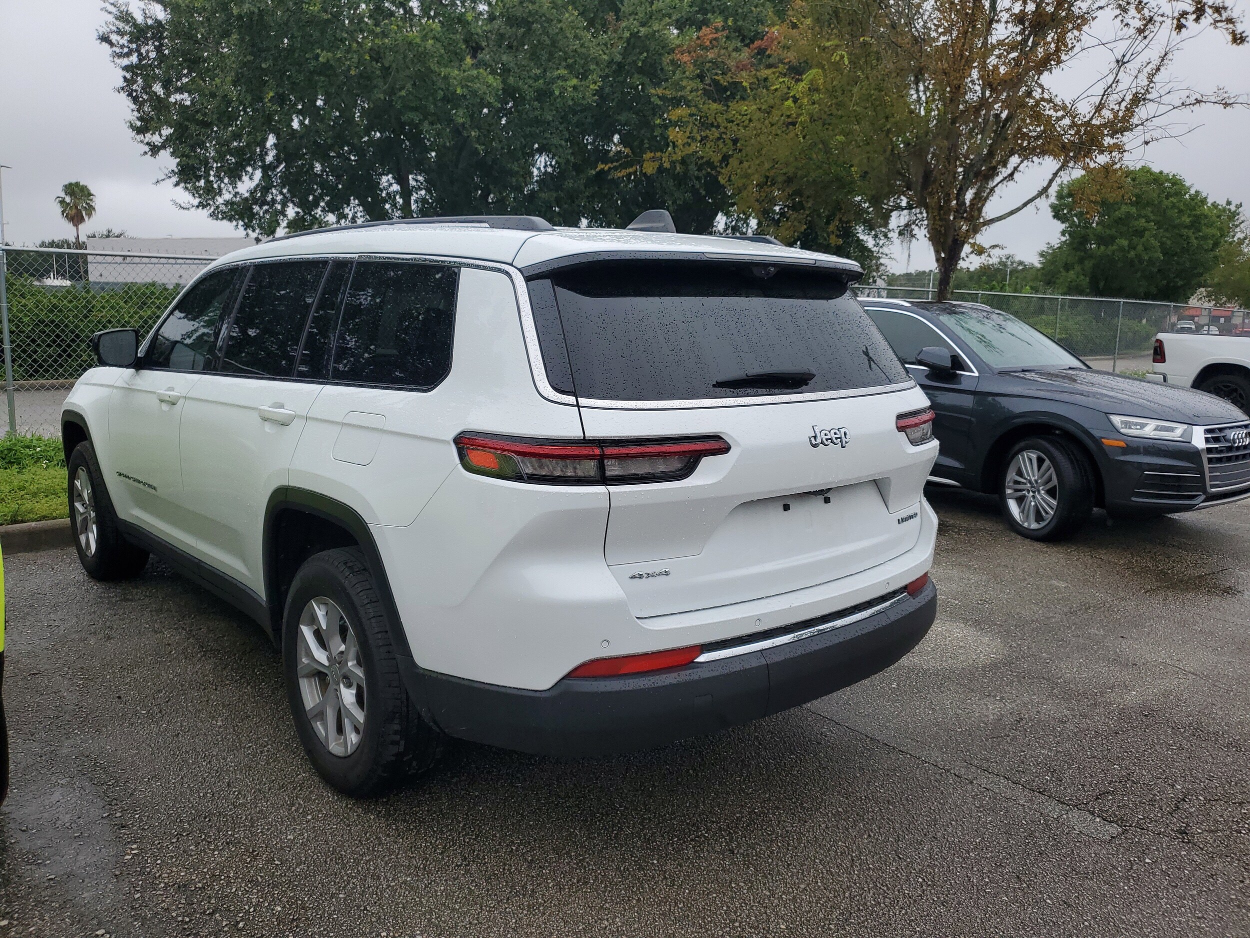 2024 Jeep Grand Cherokee Limited photo 3