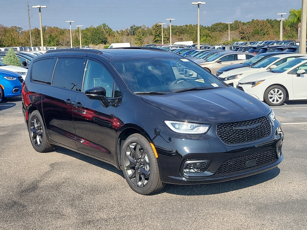 New 2026 Chrysler Pacifica LIMITED Passenger Van