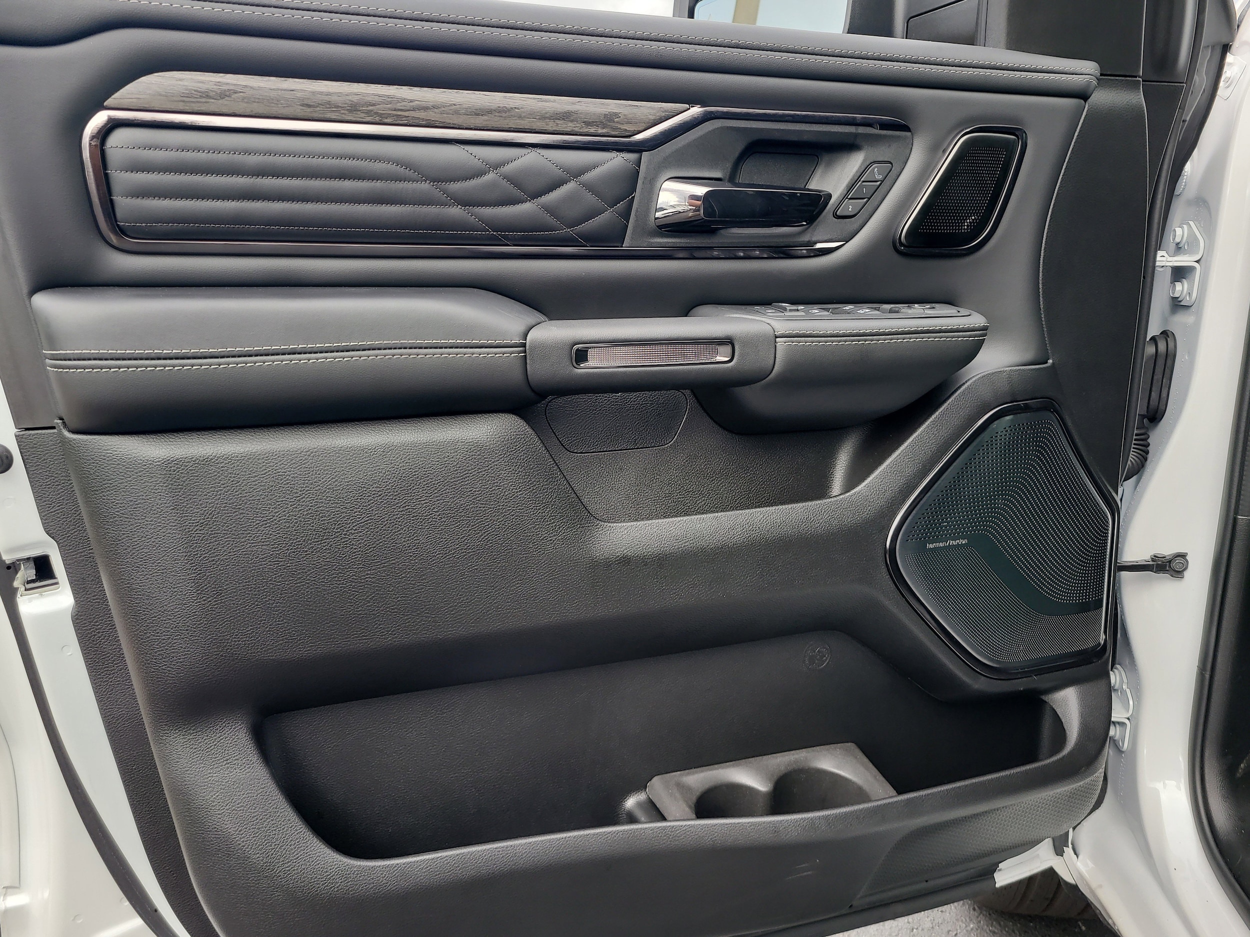 2026 RAM 1500 Limited - Photo 12