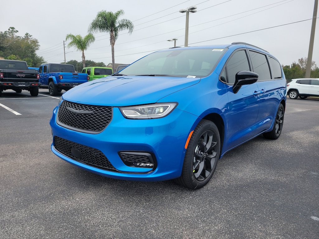New 2026 Chrysler Pacifica SELECT Passenger Van