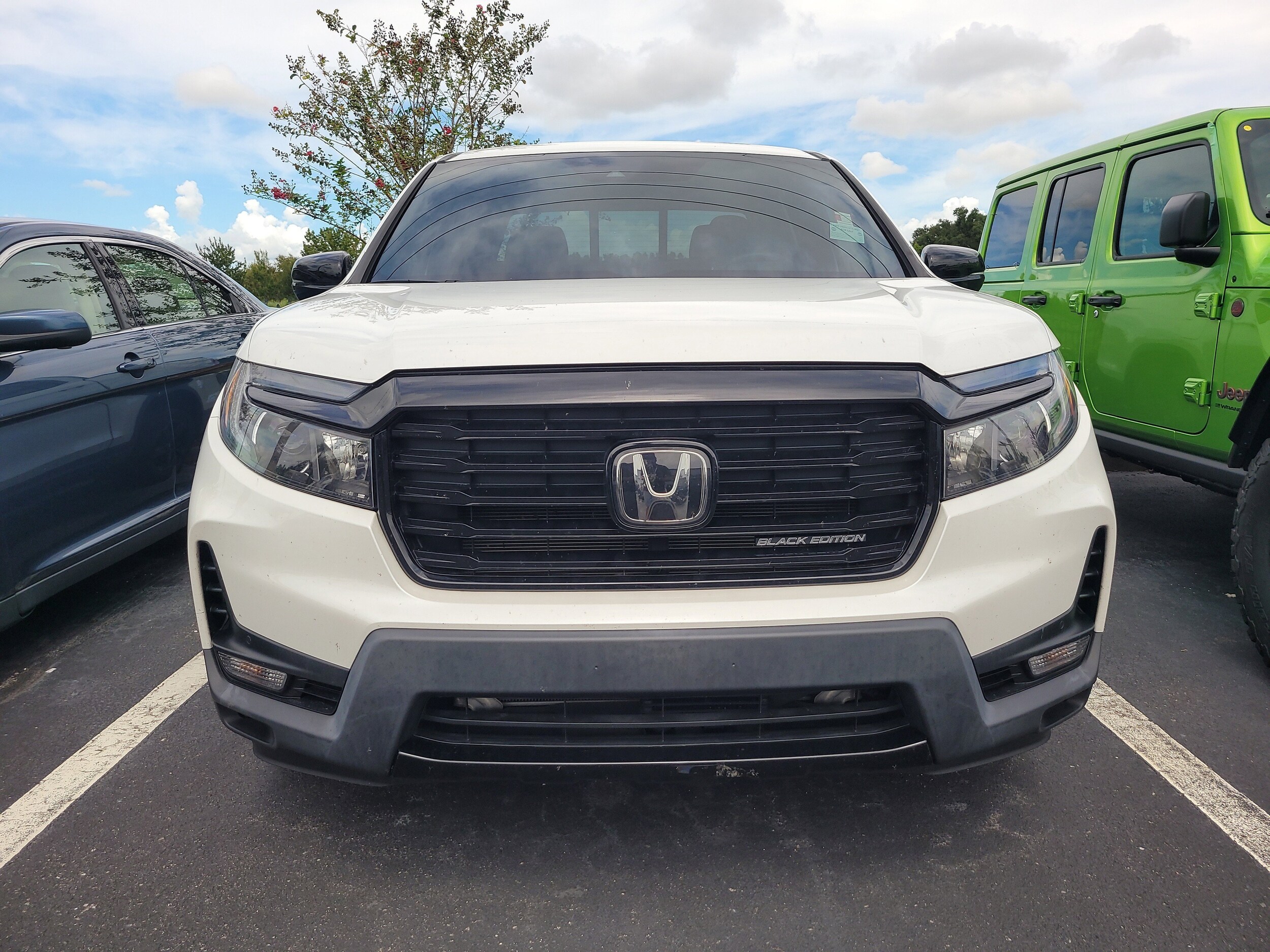 2022 Honda Ridgeline Black Edition photo 2