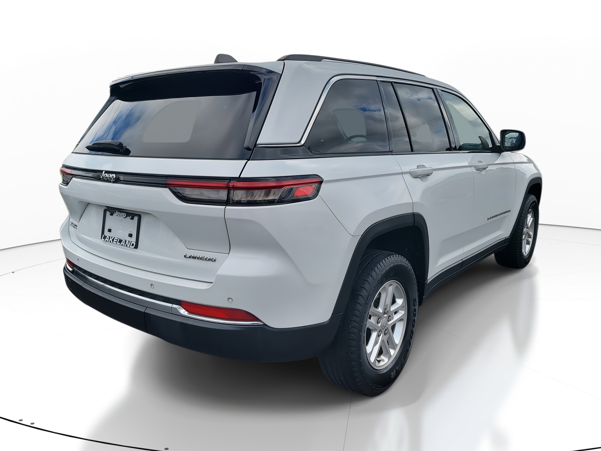 2022 Jeep Grand Cherokee Laredo photo 4