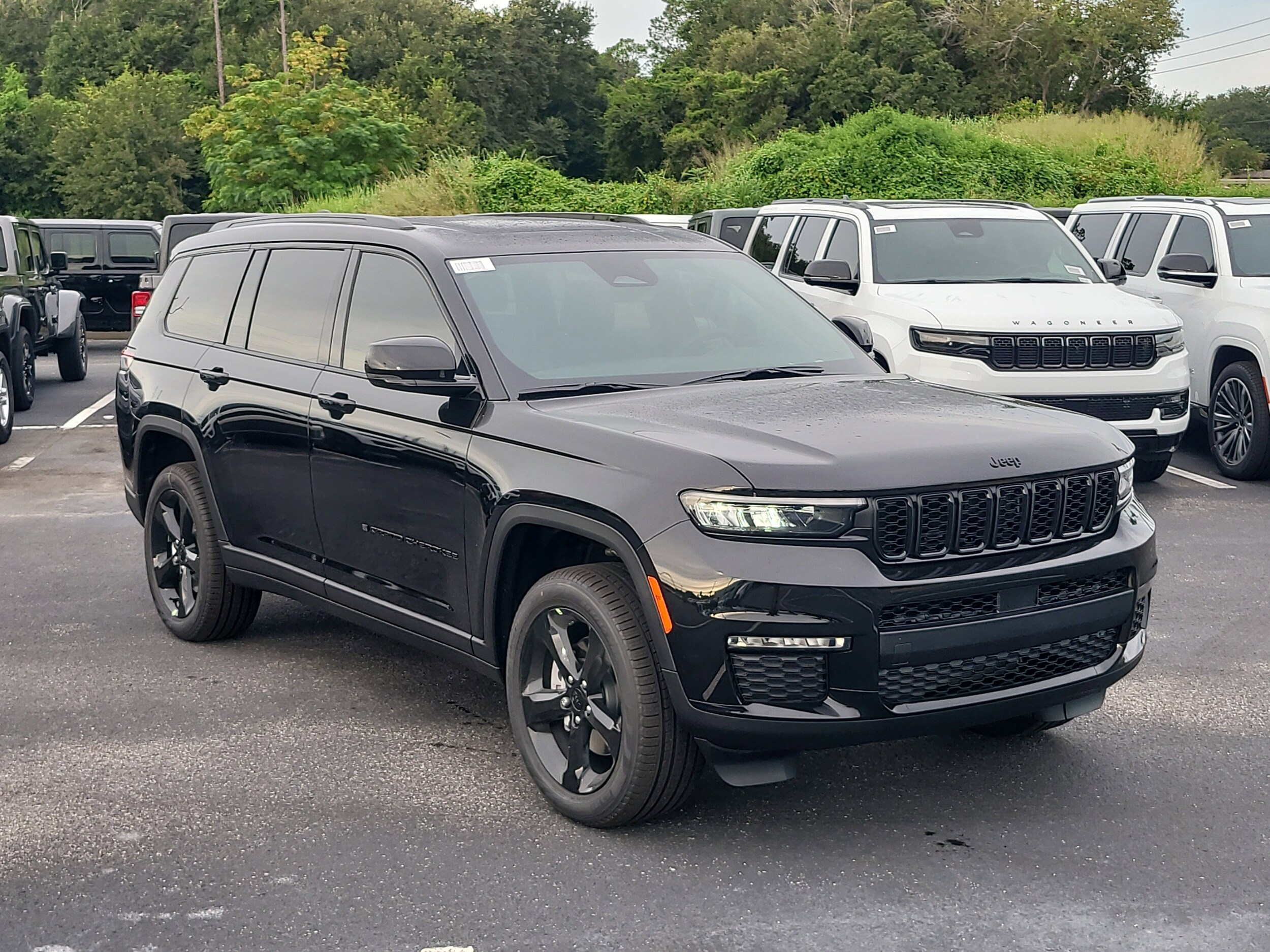2025 Jeep Grand Cherokee Limited photo 2