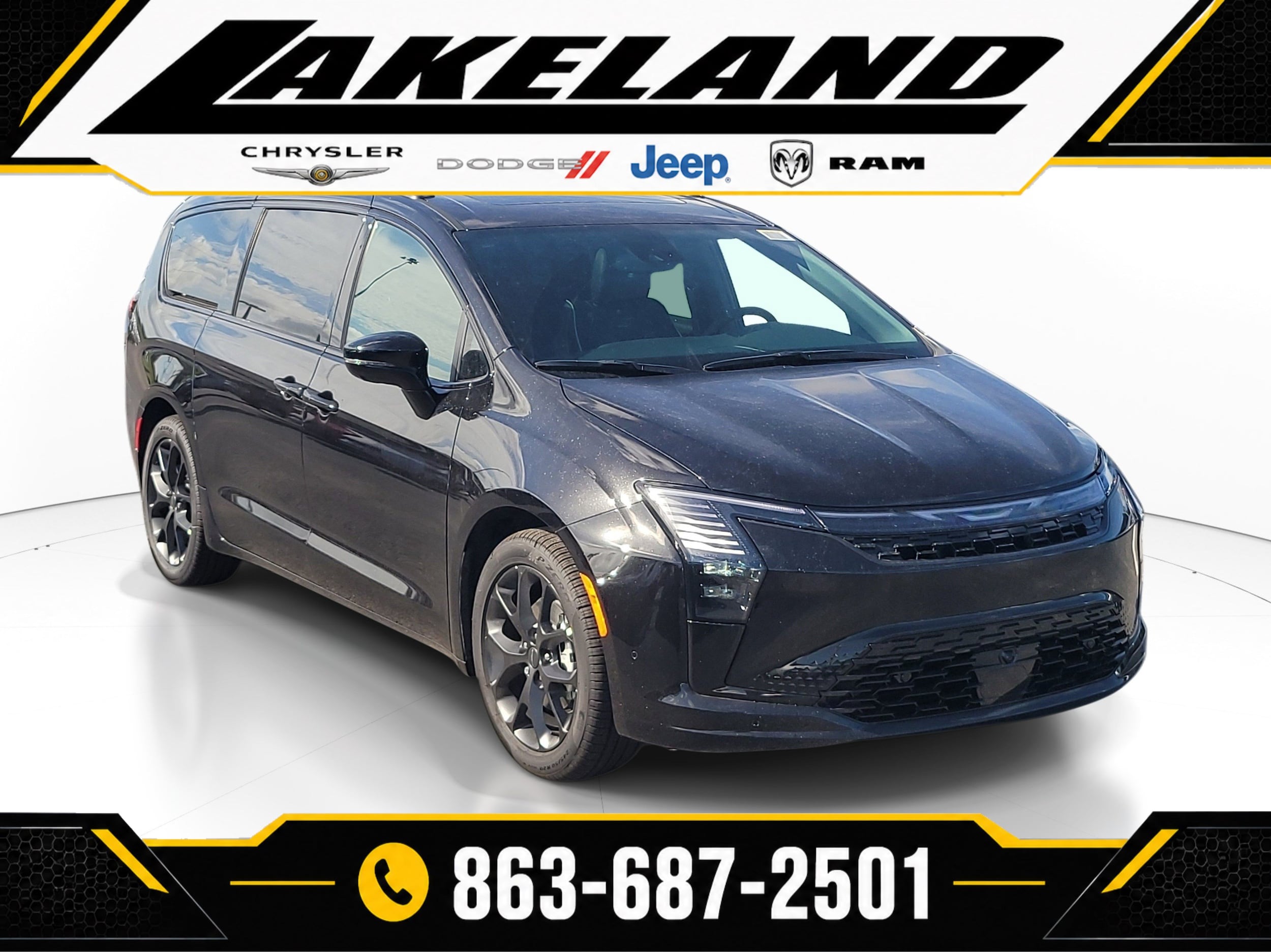 2027 Chrysler Pacifica Limited's photo