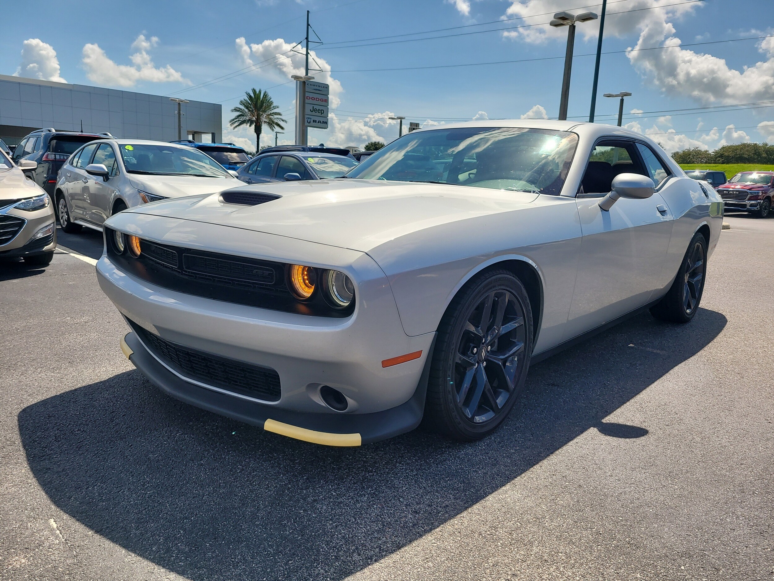 2023 Dodge Challenger GT photo 3