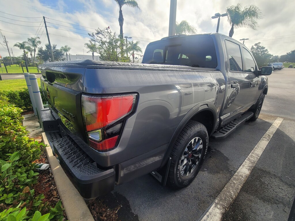2023 Nissan Titan PRO-4X photo 3