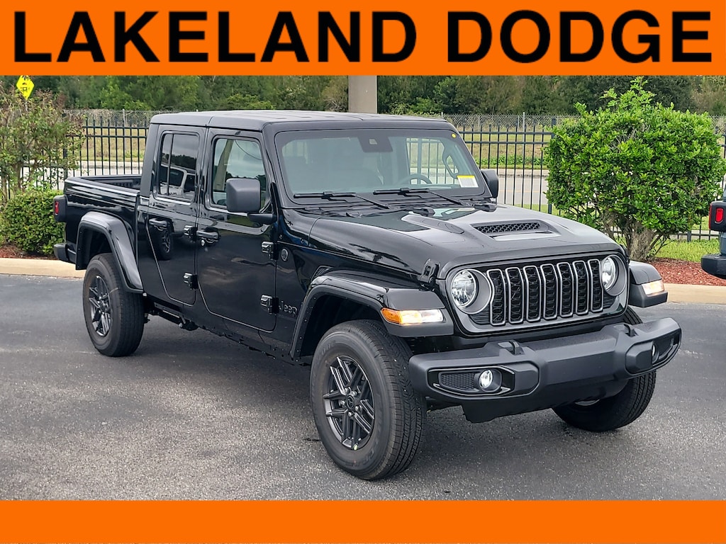 New 2025 Jeep Gladiator SPORT S 4X4 Pickup