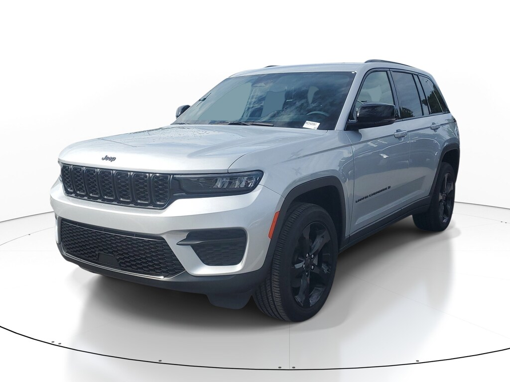 Used 2024 Jeep Grand Cherokee Laredo SUV