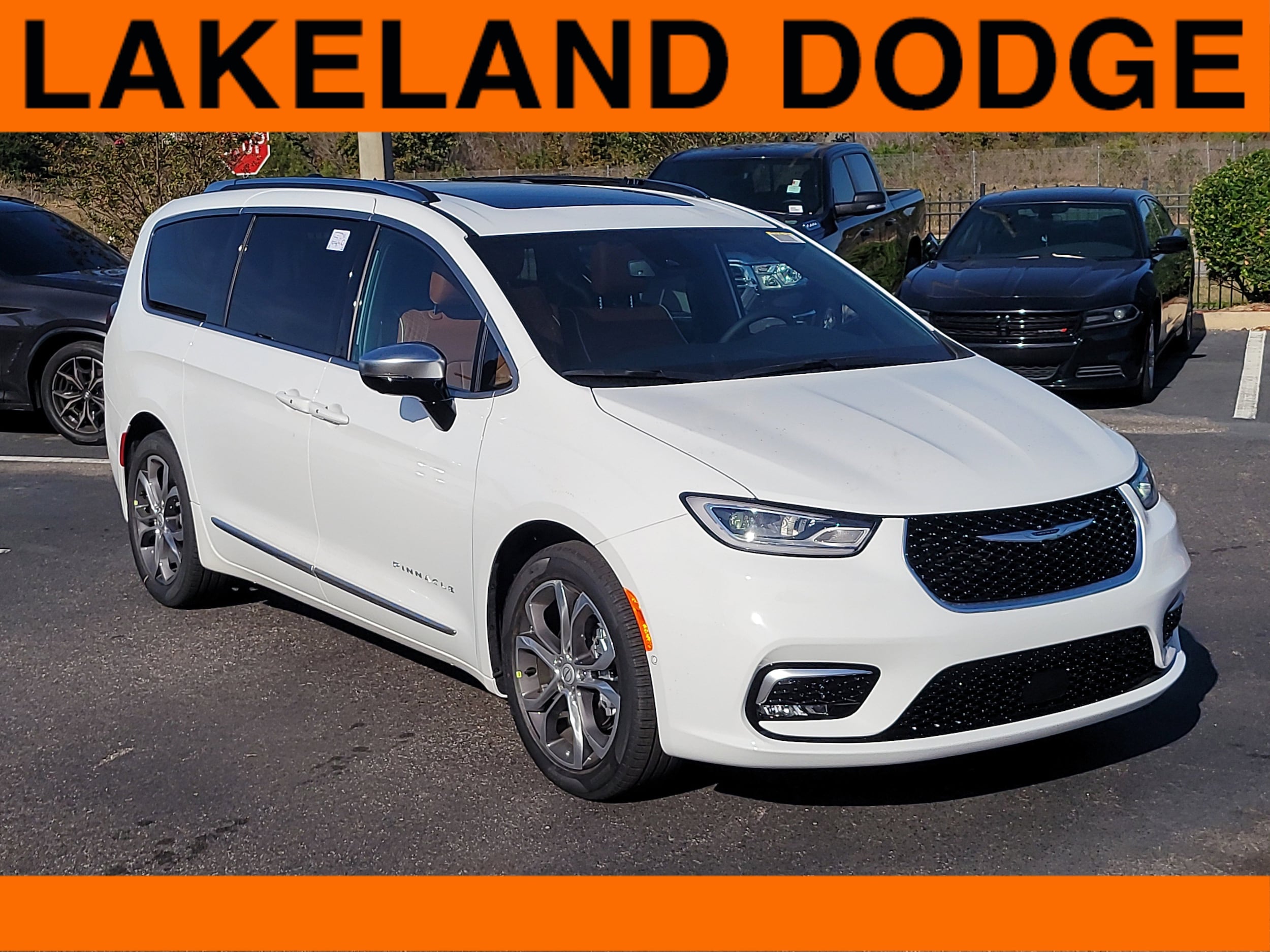 2026 Chrysler Pacifica Pinnacle's photo