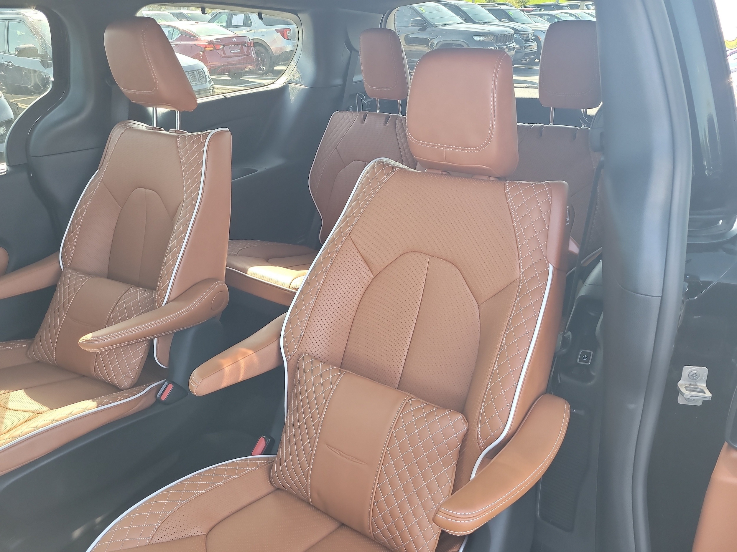 2026 Chrysler Pacifica Pinnacle - Photo 11