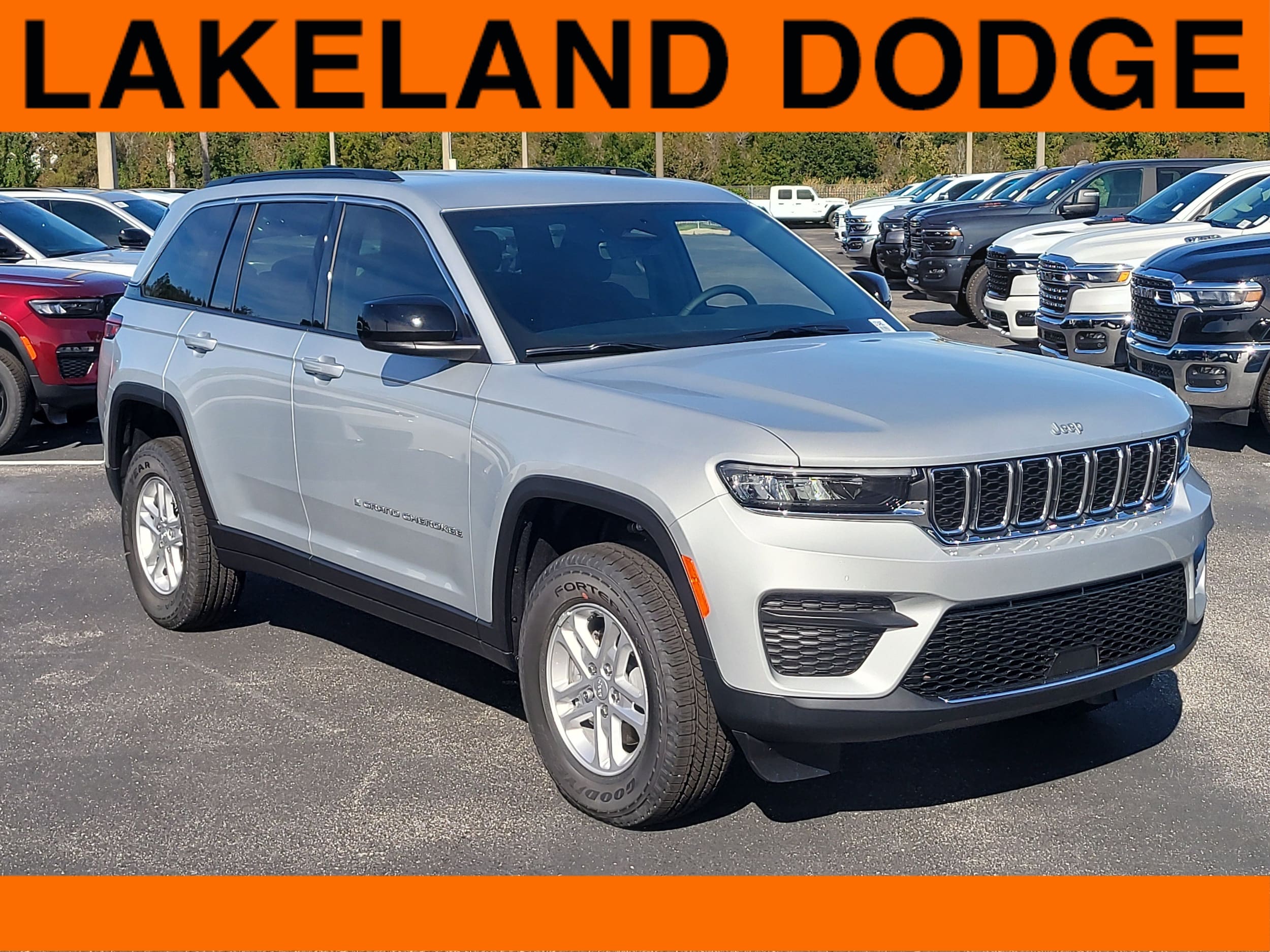 2025 Jeep Grand Cherokee Laredo's photo