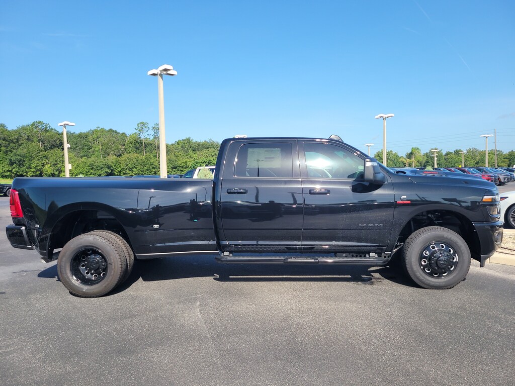 New 2026 Ram 3500 LARAMIE CREW CAB 4X4 8' BOX Pickup