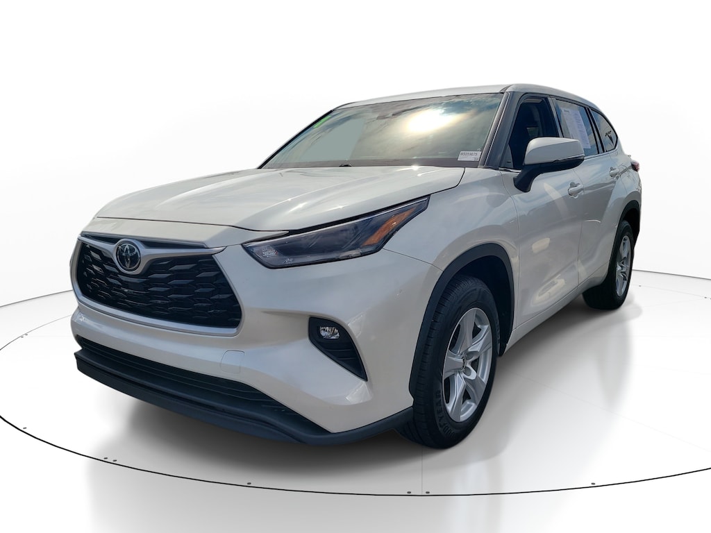 Used 2021 Toyota Highlander LE SUV