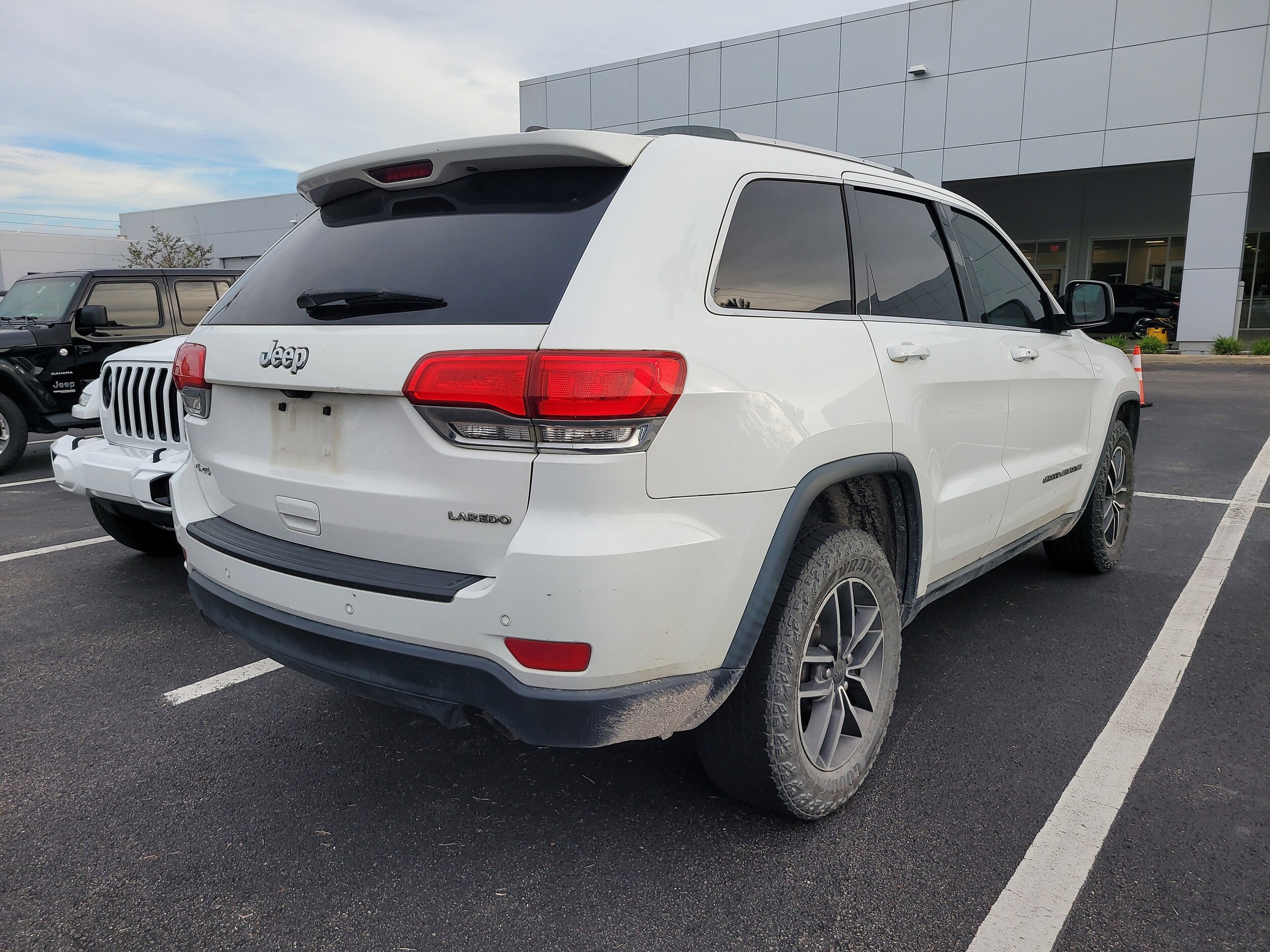 2019 Jeep Grand Cherokee Laredo E photo 4
