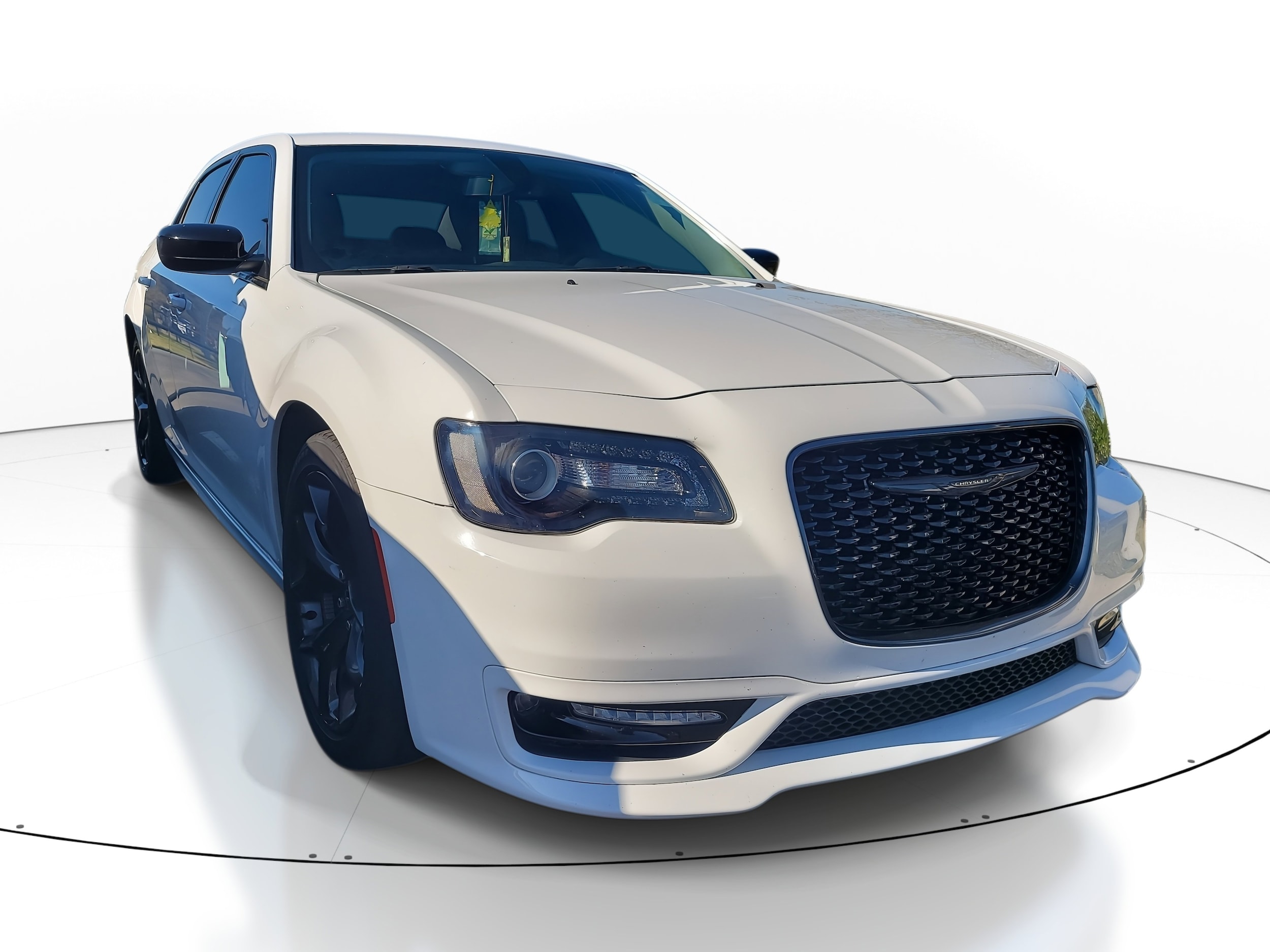 2020 Chrysler 300 Touring's photo