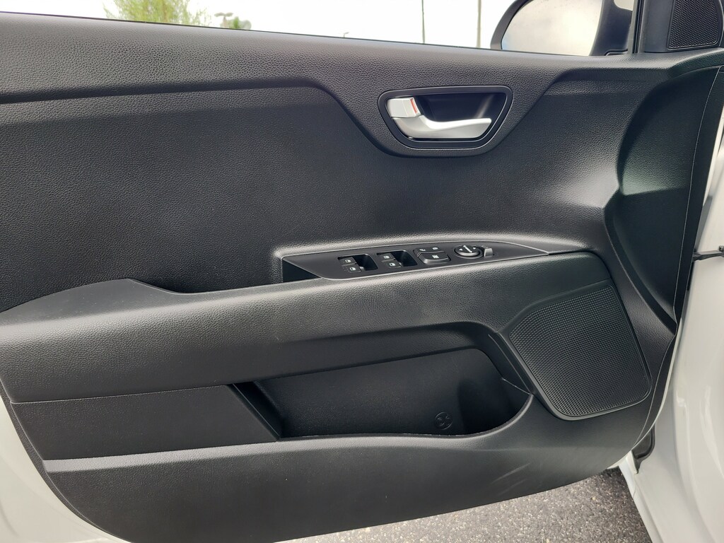 2022 Kia Rio S photo 13