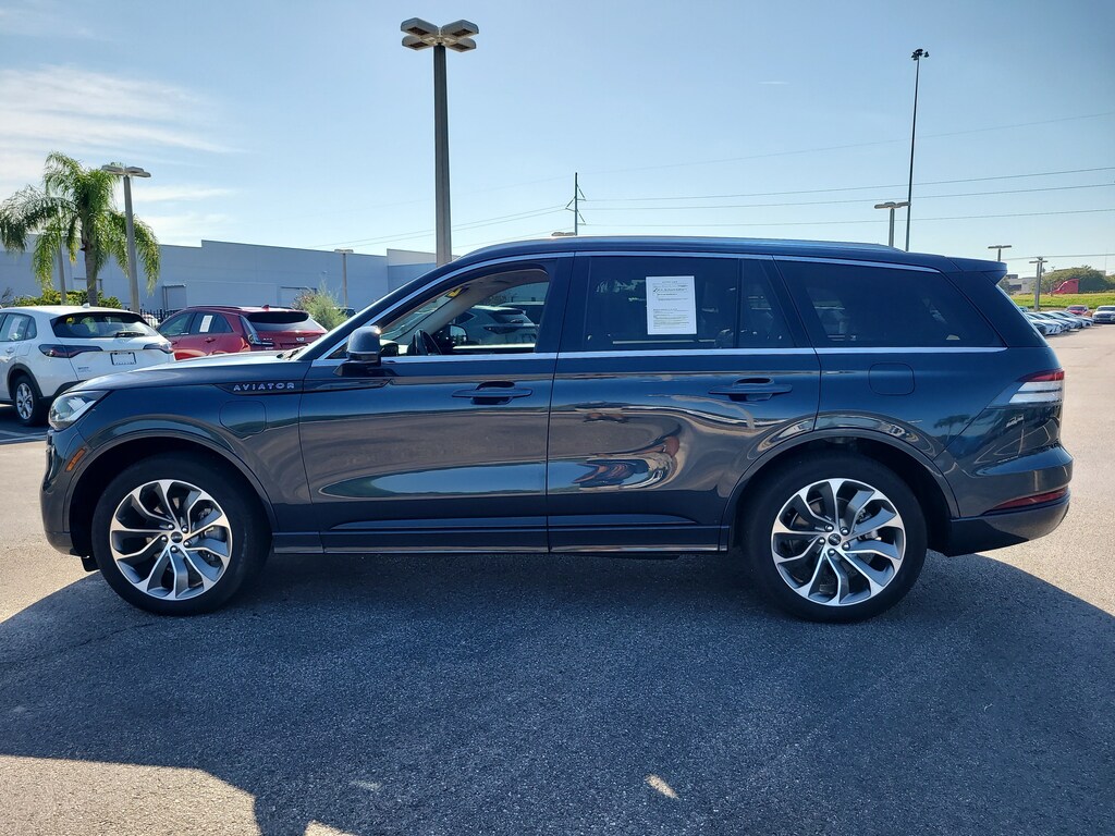 2022 Lincoln Aviator Grand Touring photo 4