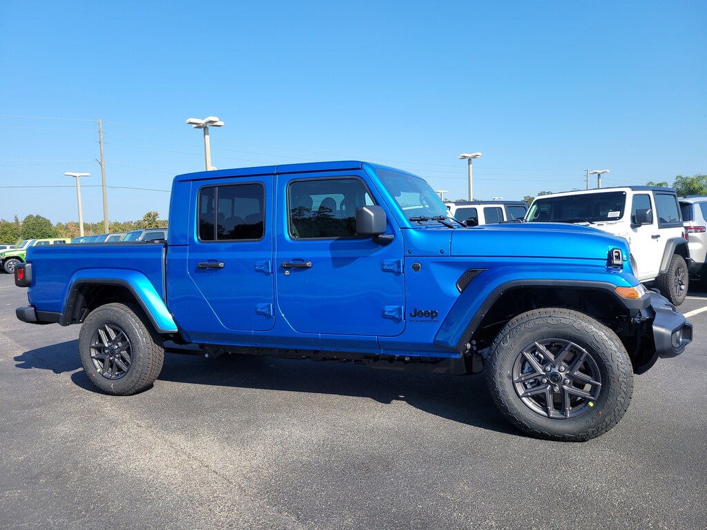 New 2026 Jeep Gladiator SPORT S 4X4 Pickup