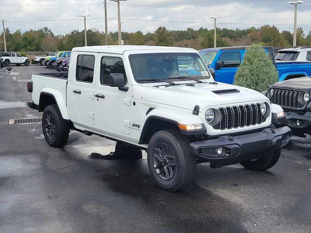 New 2025 Jeep Gladiator SPORT S 4X4 Pickup