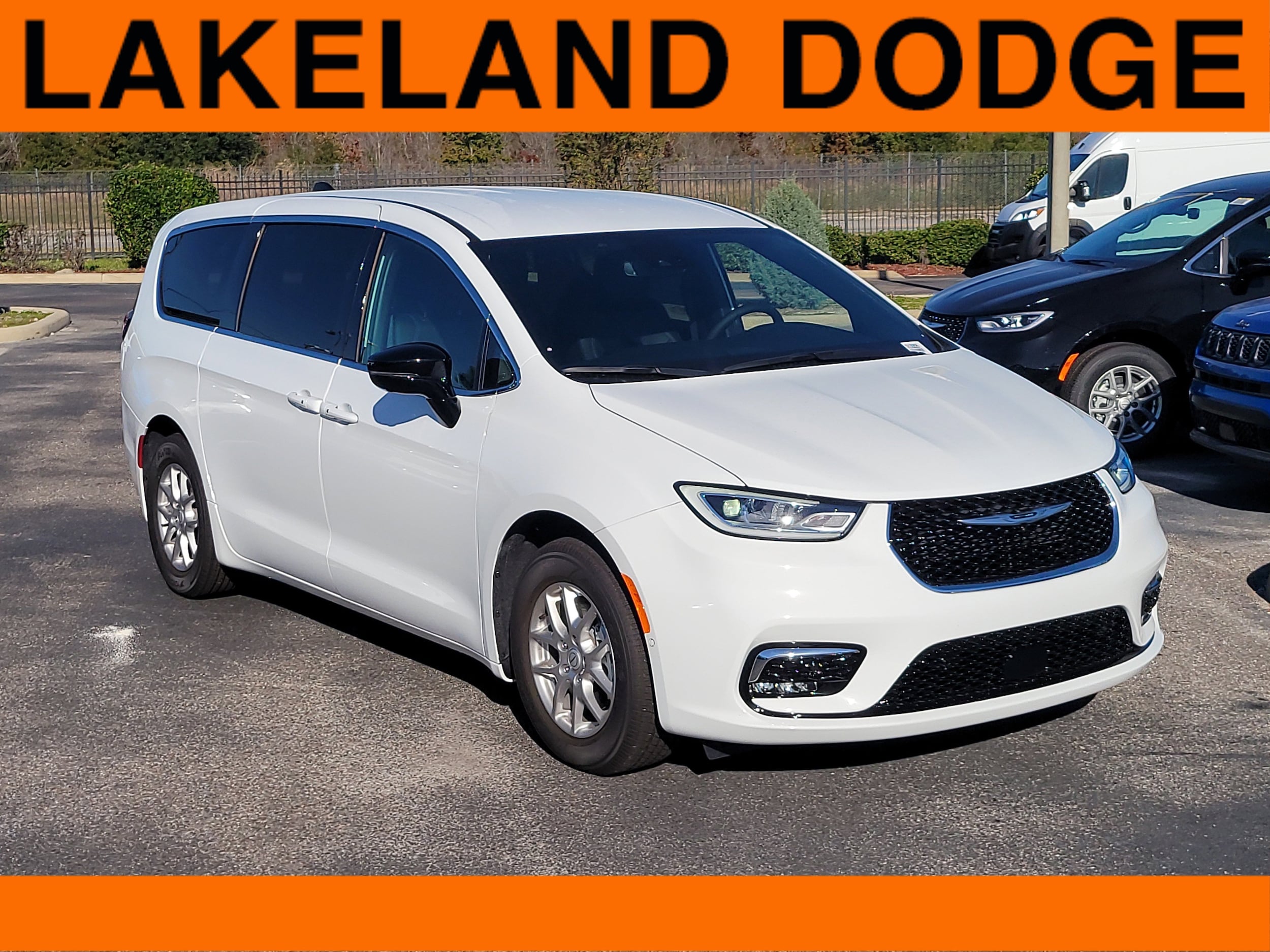 2026 Chrysler Pacifica Select