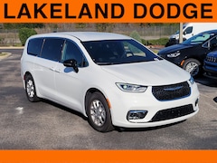 2026 Chrysler Pacifica SELECT Passenger Van