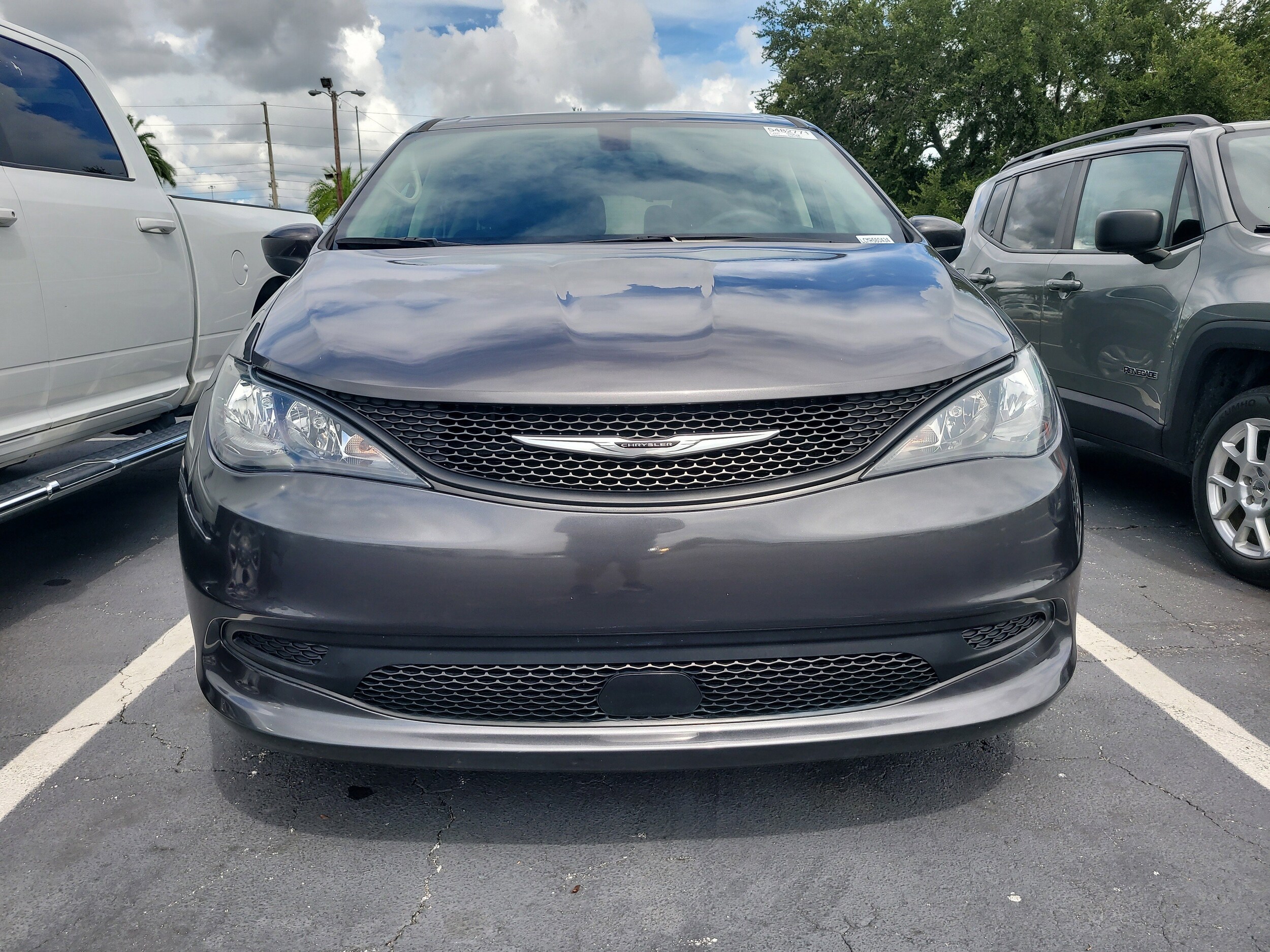 2021 Chrysler Voyager L photo 2