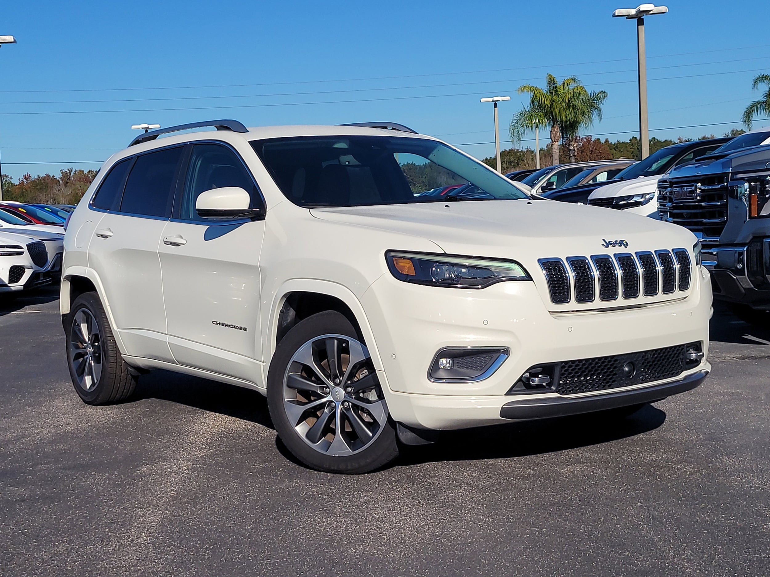 2019 Jeep Cherokee Overland's photo