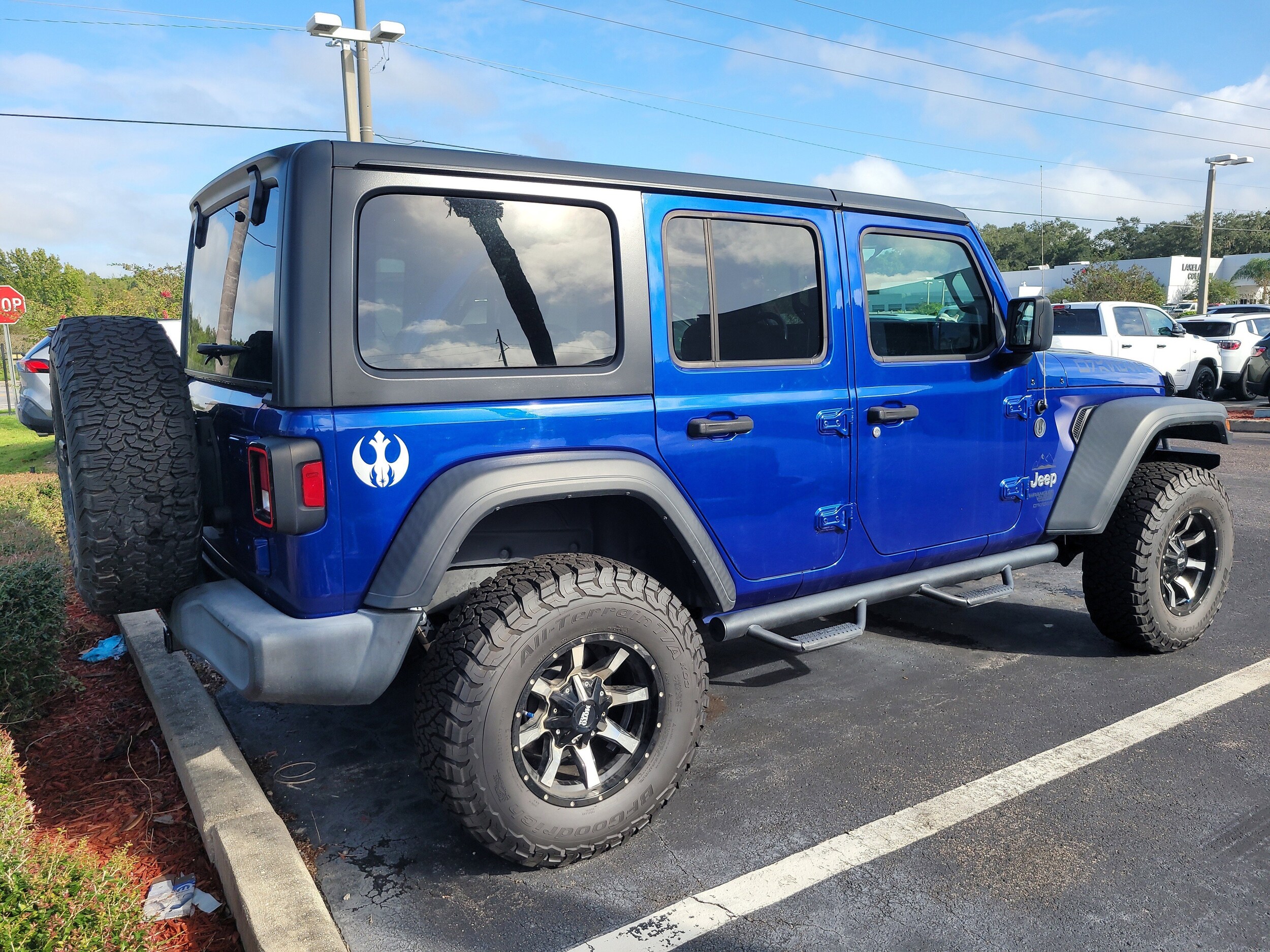 2018 Jeep Wrangler Unlimited Sport S photo 2